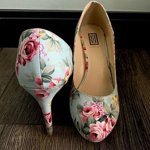 Floral heel dress shoe